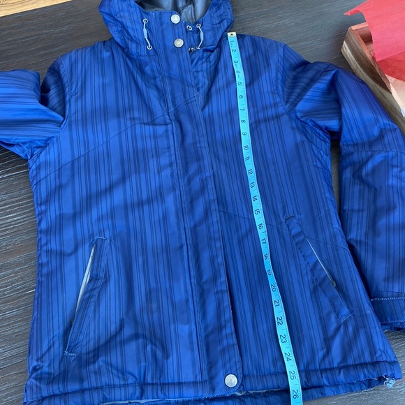 Gravity winter ski jacket in size small. Very pretty dark blue color. - Picture 11 of 13